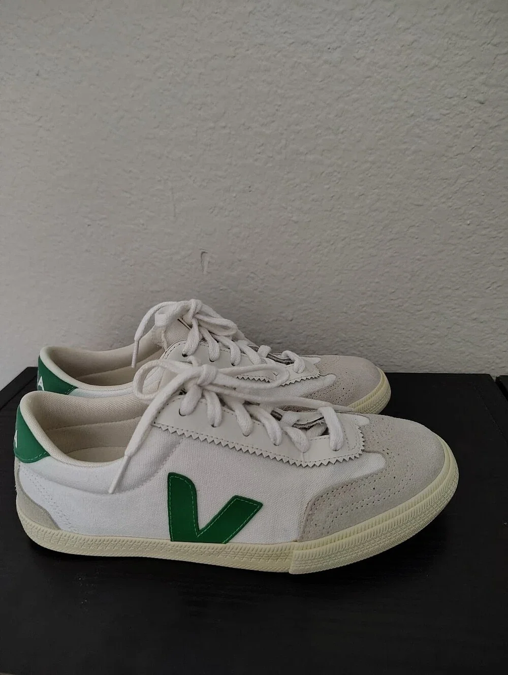 Veja Volley Canvas White/ Emeraude Low Top Sneakers